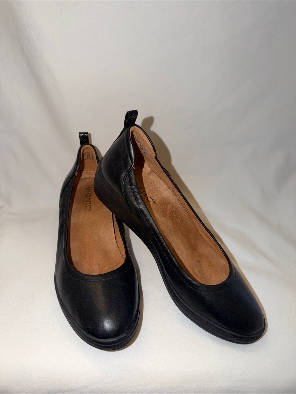 Vionic Black/Black Size 7 Wedge Shoe - like new
